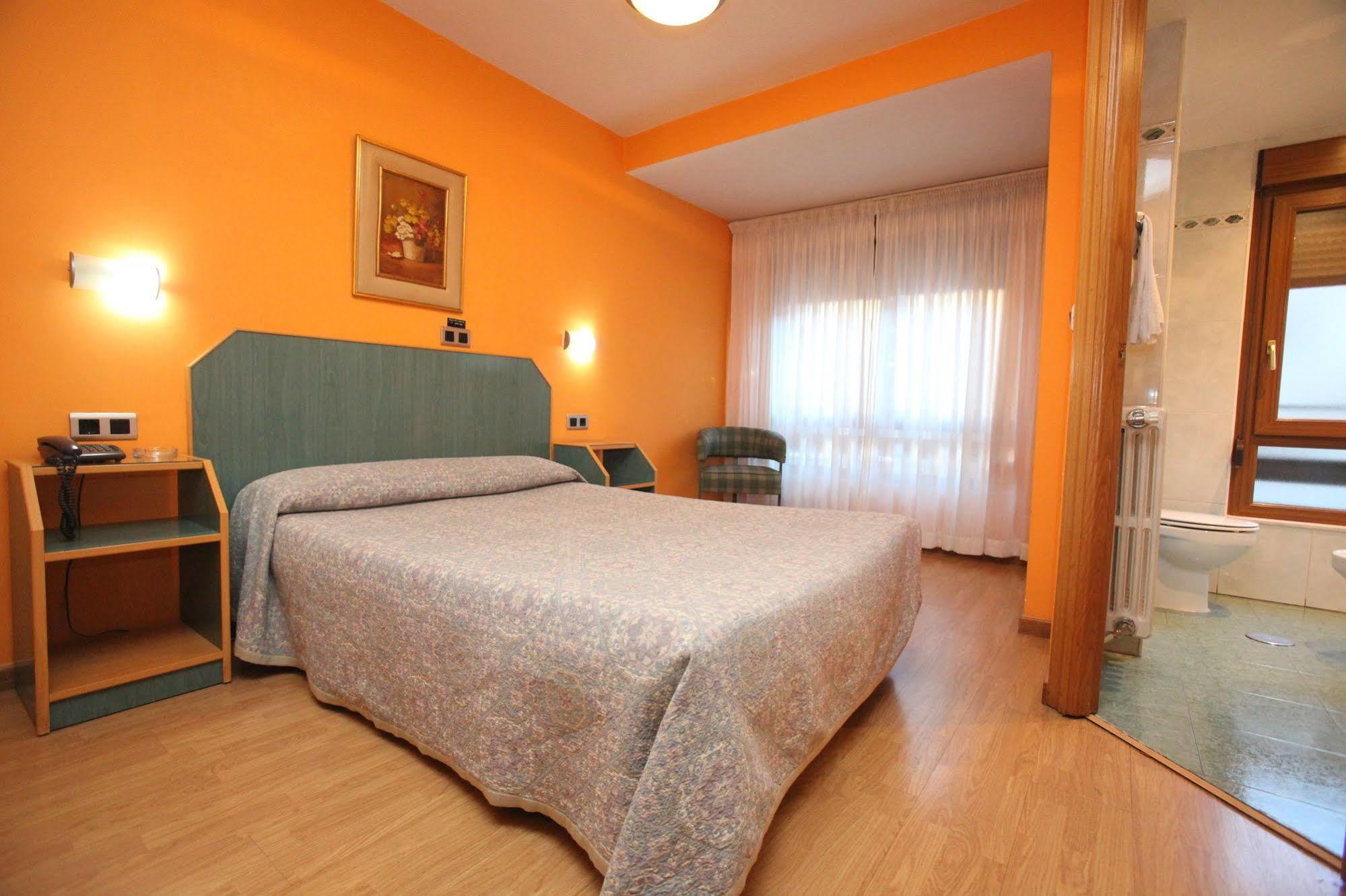 Hostal Don Suero León Εξωτερικό φωτογραφία